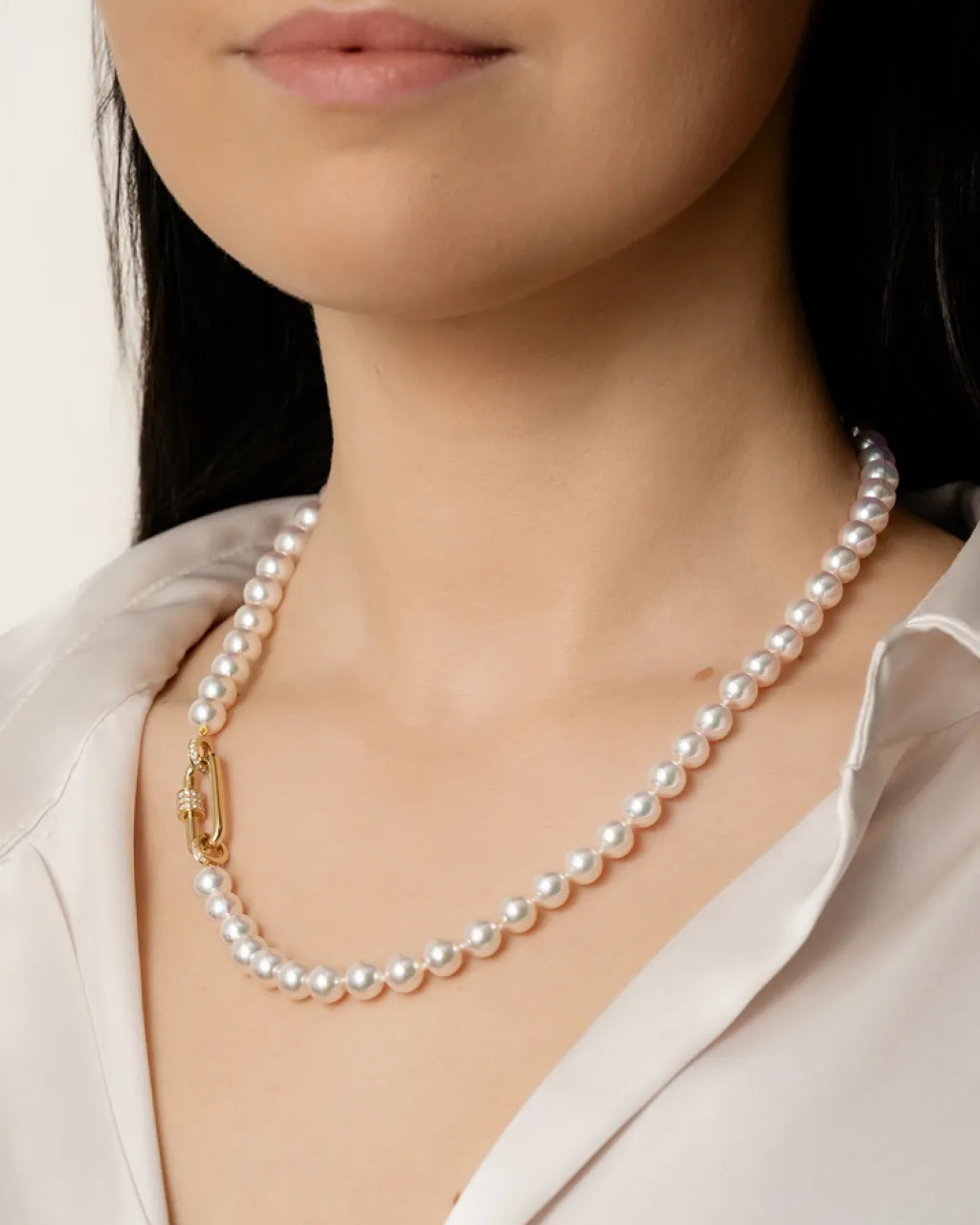 Discount Akoya perlekjede i 14 karat gult gull med diamanter 0,37 ct Halssmykker