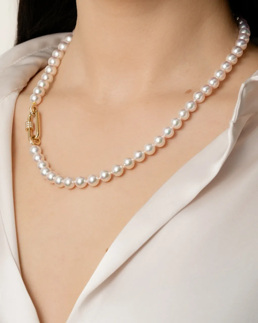 Discount Akoya perlekjede i 14 karat gult gull med diamanter 0,37 ct Halssmykker