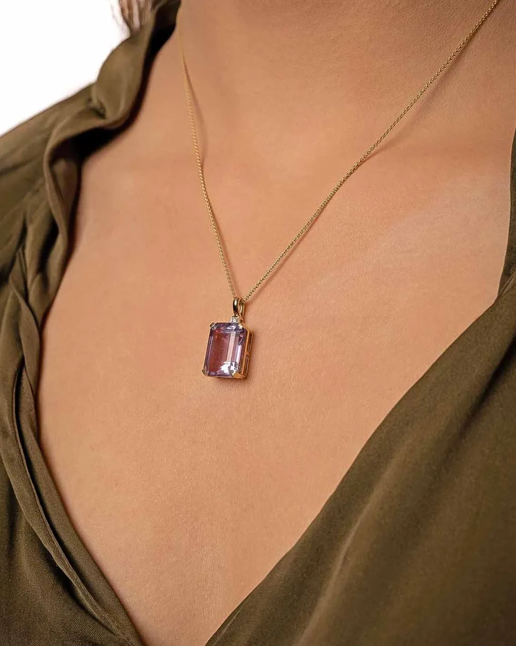 Outlet Anheng i gult gull med lilla ametyst 10,87 ct Halssmykker