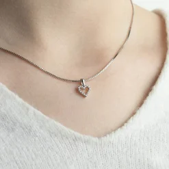 Online Diamanthjerte hvitt gull 0,09 ct Halssmykker