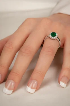 New Diamantring 0,42 ct rosett med smaragd Ringer