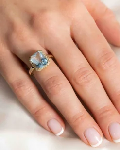 Hot Diamantring i gult gull med Sky blue topas Ringer