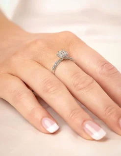 Sale Diamantring i hvitt gull 0,74 ct Ringer