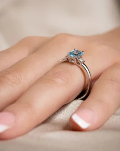 Clearance Diamantring i hvitt gull med blå topas 0,07 ct Ringer