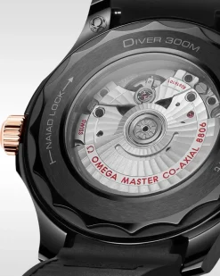 Outlet Seamaster Diver 300 m 43,5 mm svart og gull Dykkerklokker | Two Tone Klokker