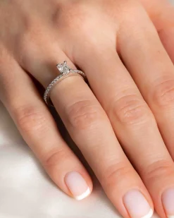 New Ovalslipt diamantring i hvitt gull 0,68 ct Ringer