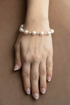 Outlet Perlearmbånd med gullkuler Armbånd
