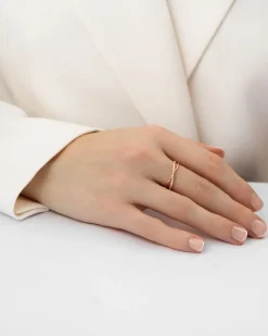 Online Ring i gult gull med kryssende bånd 0,16 ct Ringer