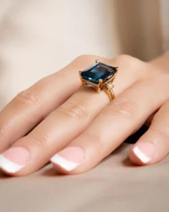 Hot Ring i gult gull med London Blå Topas 13 ct Ringer