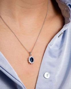 Outlet Rosettanheng med safir og diamant 0,55 ct Halssmykker