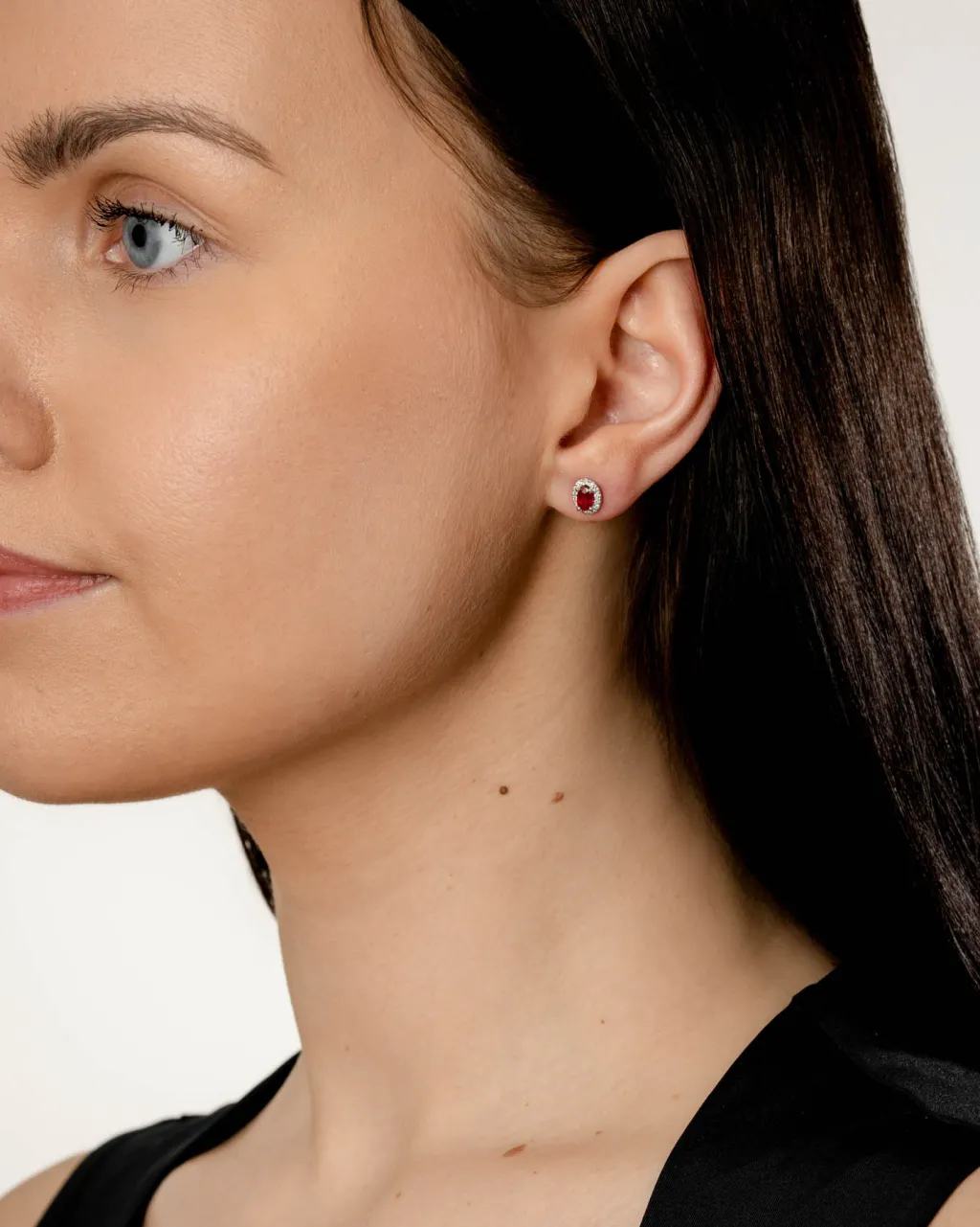 Fashion Rosettørepynt i hvitt gull med diamanter 0,14 ct og rubin Ørepynt